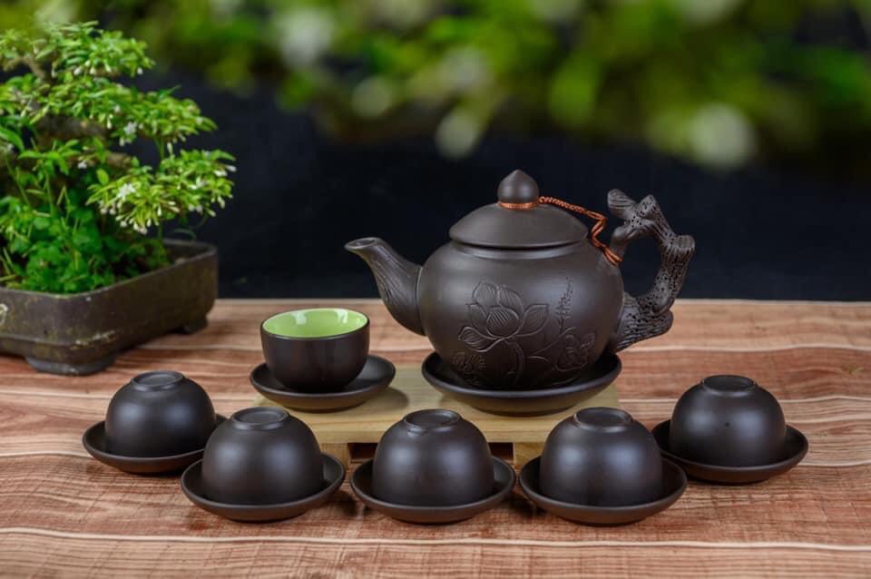Bộ ấm chén tử sa đen đắp sen tách lót cao cấp BátTràng s2 -
