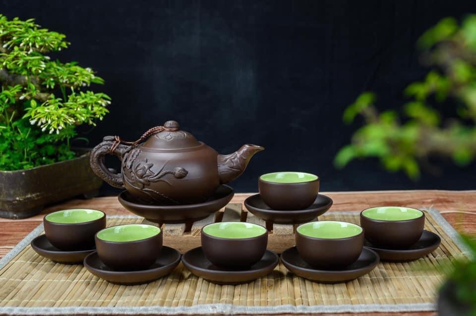 TS43-Bộ ấm chén tử sa đắp nổi sen tách lót BátTràng