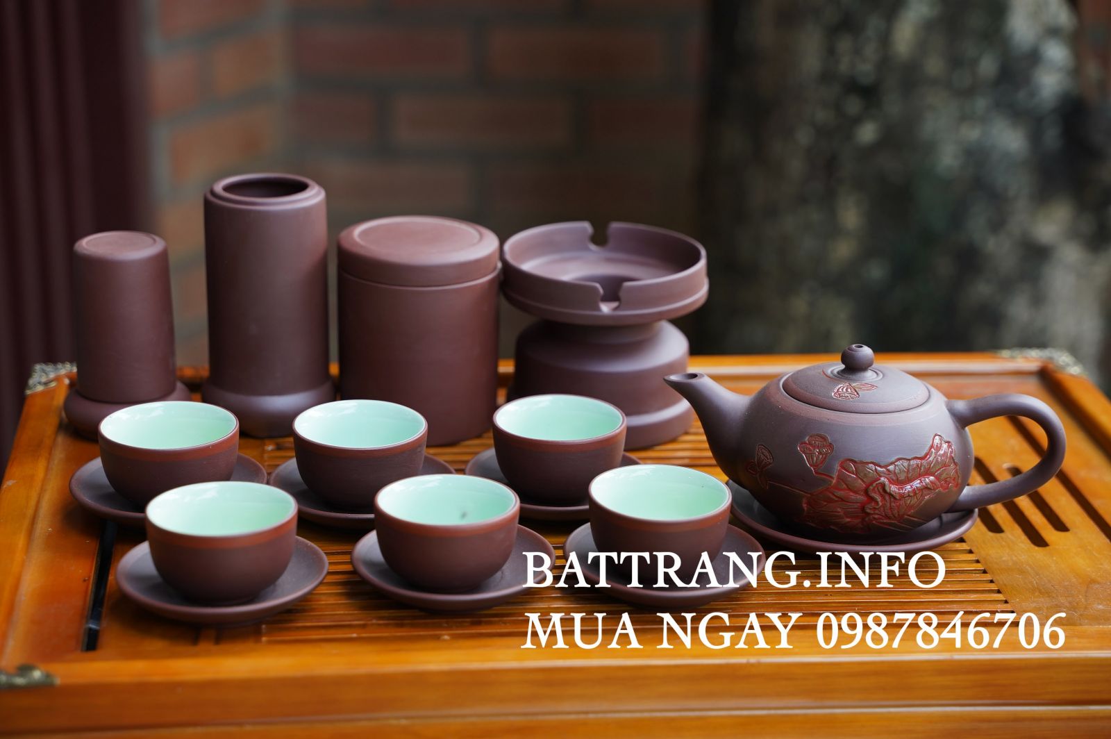 TS48-Bộ ấm chén tử sa tống khắc hoa sen chỉ đỏ + phụ kiện xanh chỉ