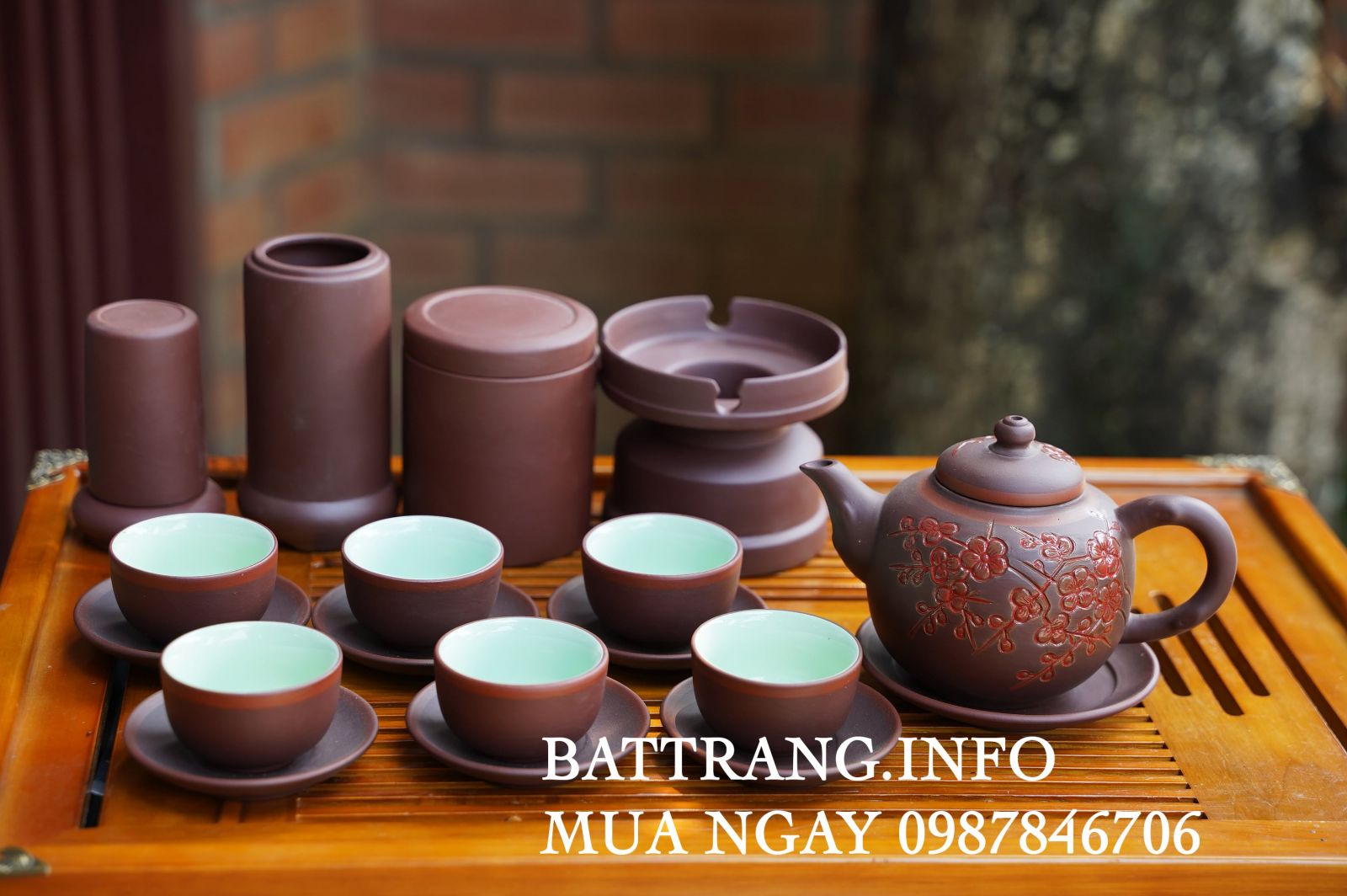 TS49-Bộ ấm chén tử sa vại khắc hoa đào chỉ đỏ + phụ kiện 4 món